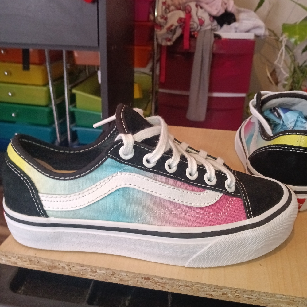 Vans - Picture 8 of 9